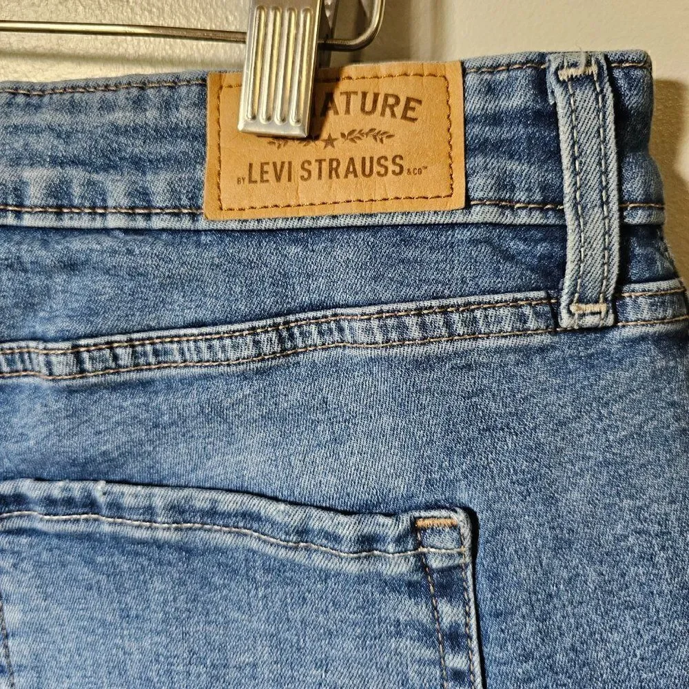 EUC LEVI'S STRAUSS HIGH RISE SHORTS RAW HEM SIZE 12 - W31